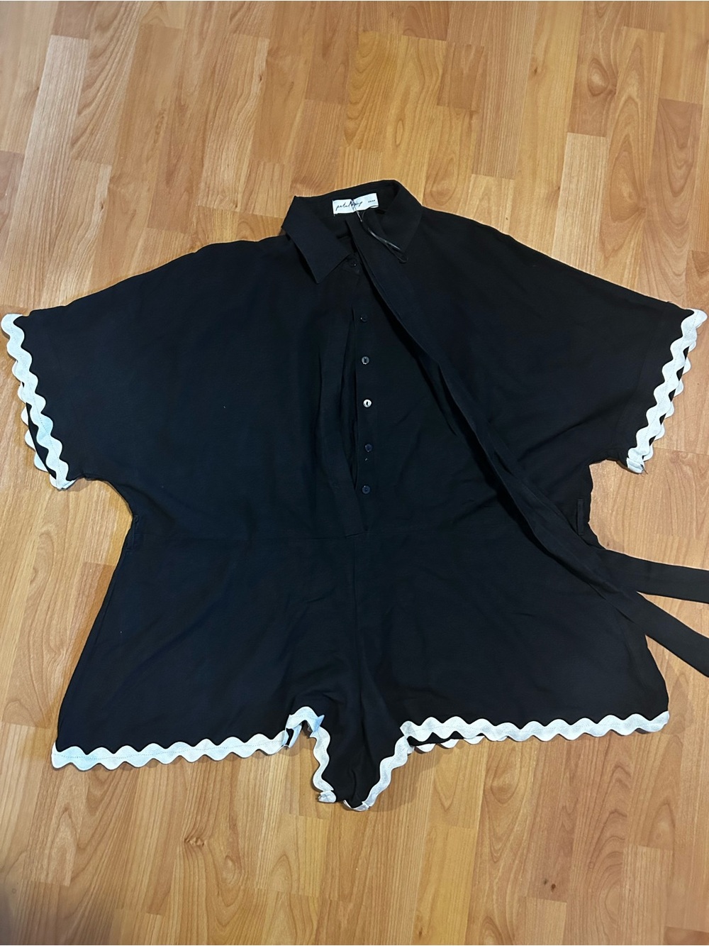 Petal & Pup Like New Black Medium Romper with White Scallop Trim